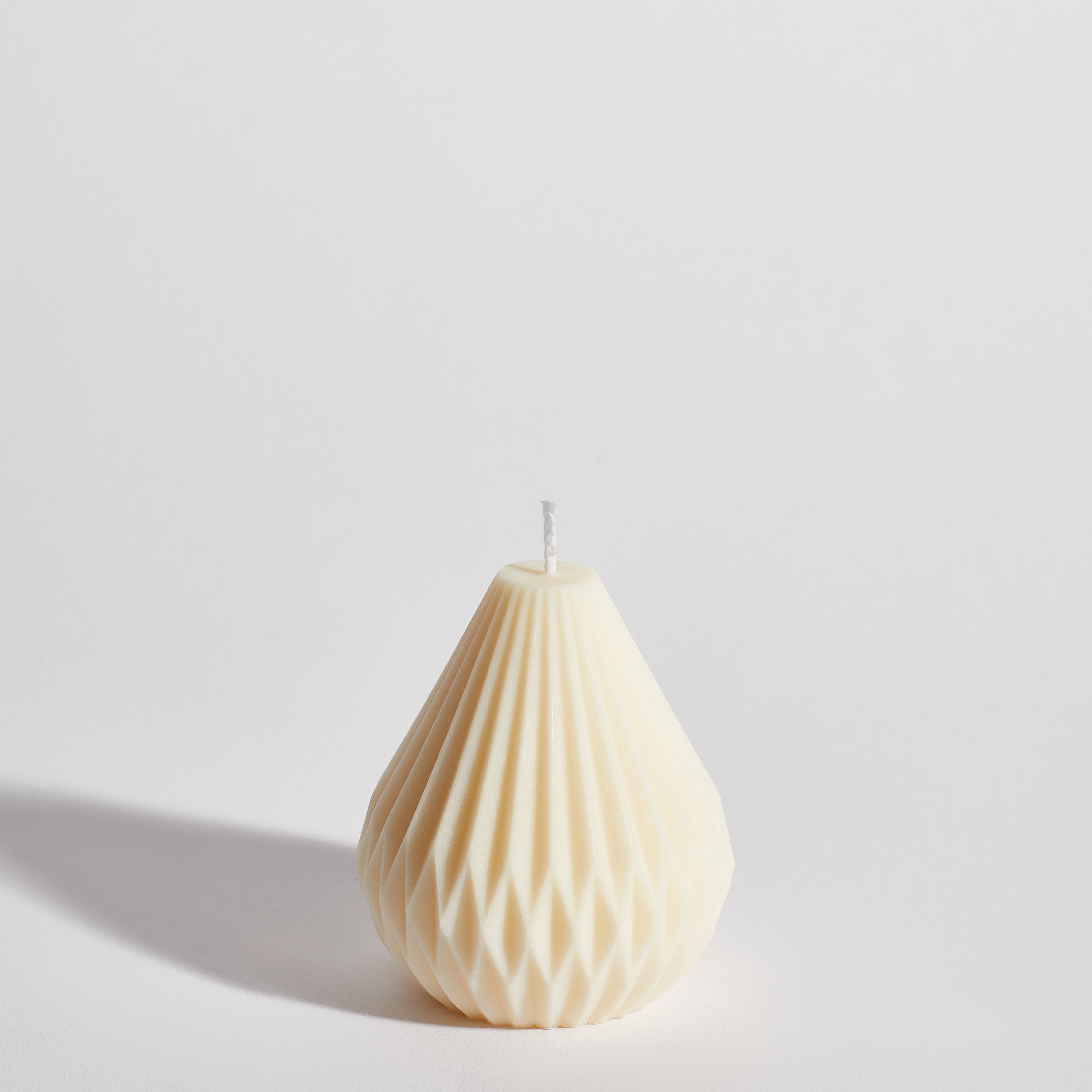 Boujie geometric pear drop decorative candle in creamy natural wax Boujie geometric pear drop decorative candle in creamy natural wax