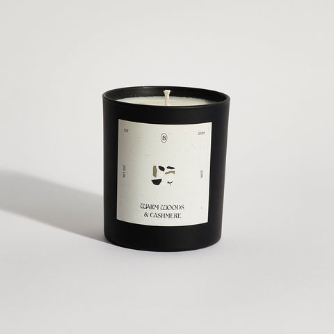 Boujie Warm Woods and Cashmere jar candle, handmade with natural soy wax – front view Boujie Warm Woods and Cashmere jar candle, handmade with natural soy wax – front view